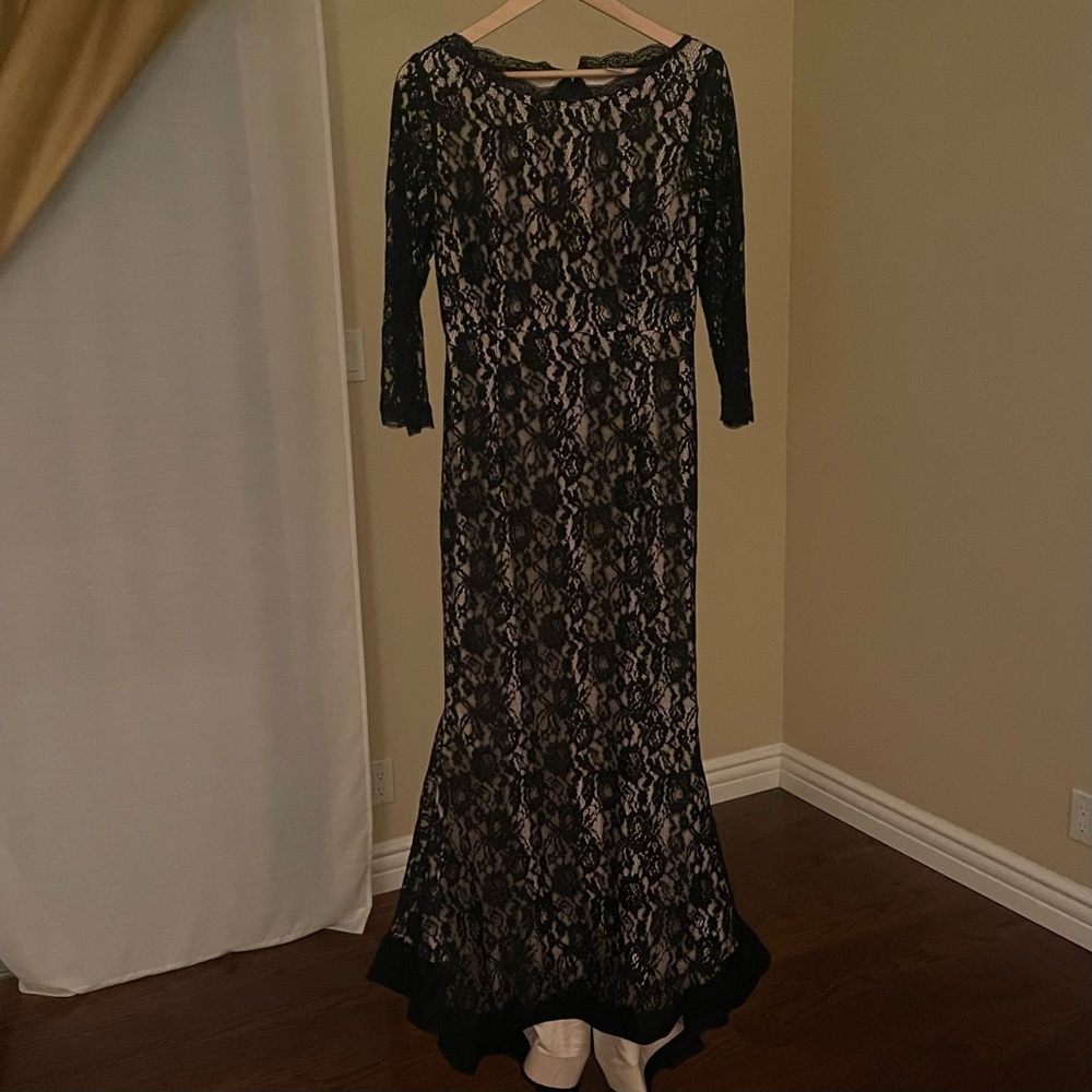 VENUS Couture Black Lace Black Evening Dress